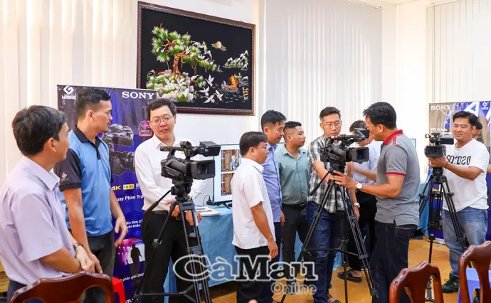 Nâng cao kỹ năng quay phim, chụp ảnh, đáp ứng xu hướng báo chí hiện đại