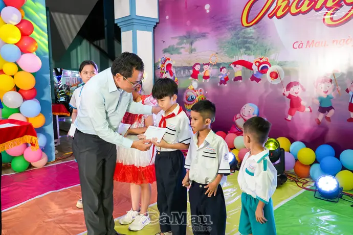 500 thiếu nhi hân hoan Đêm hội Trăng rằm