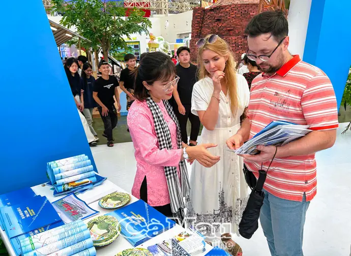 Cà Mau kéo dài triển lãm thành tựu tại Hà Nội đến 15/9