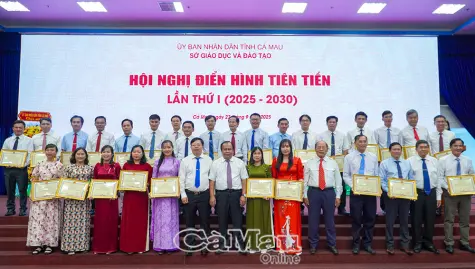 Tôn vinh những điển hình tiên tiến ngành Giáo dục Cà Mau