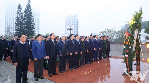 Lãnh đạo tỉnh Thái Nguyên dâng hương tưởng niệm Chủ tịch Hồ Chí Minh và các Anh hùng liệt sĩ