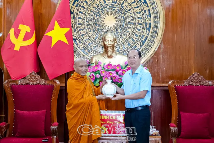 Ban Trị sự Giáo hội Phật giáo Việt Nam tỉnh Cà Mau thăm, chúc Tết Tỉnh uỷ Cà Mau