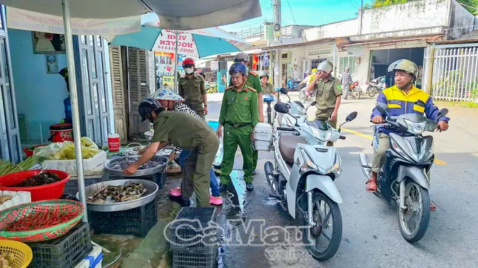 Hòa Bình ra quân lập lại trật tự đô thị