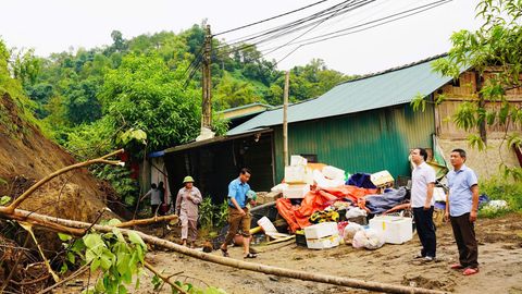 Xã Chợ Rã khẩn trương di dời 3 hộ dân trước nguy cơ sạt lở