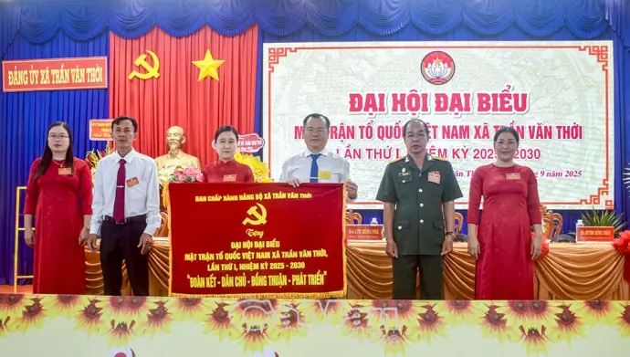 Chung sức, đồng lòng xây dựng xã Trần Văn Thời giàu mạnh