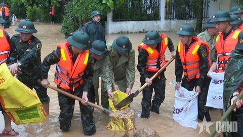 Quân khu 1: Hàng nghìn cán bộ, chiến sĩ sát cánh cùng hơn 2.200 hộ tại các điểm bị sạt lở, cô lập