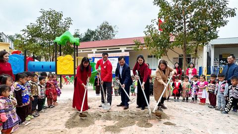 Khởi công xây dựng bếp ăn bán trú cho học sinh vùng khó