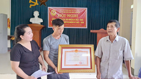 Người trưởng xóm nói dân nghe, làm dân tin
