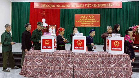 (Ảnh) Cử tri Thái Nguyên nô nức đi bầu cử