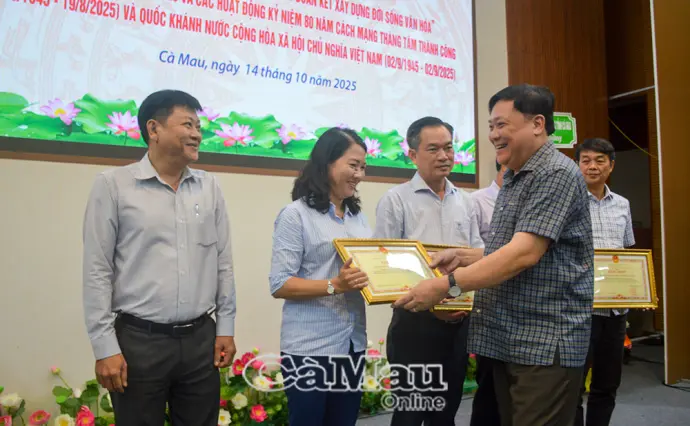 Phát huy tinh hoa văn hoá Việt Nam để xây dựng đất nước hùng cường, thịnh vượng, hạnh phúc