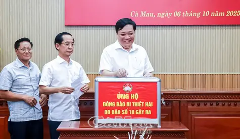 Hơn 2 tỷ đồng ủng hộ đồng bào bị thiệt hại do bão số 10