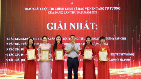 Phú Thượng trao giải Cuộc thi chính luận bảo vệ nền tảng tư tưởng của Đảng