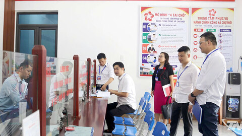Kiểm tra công vụ, cải cách hành chính tại xã Chợ Mới
