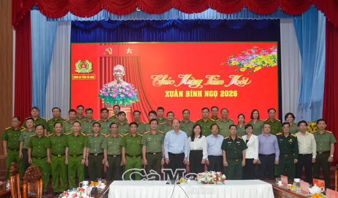 Bí thư Tỉnh uỷ Nguyễn Hồ Hải thăm, chúc Tết lực lượng vũ trang