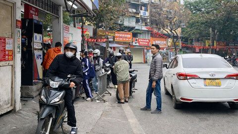 Xăng, dầu đồng loạt tăng giá từ chiều 5-2