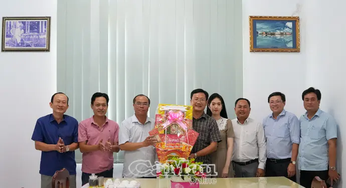 Báo và phát thanh, truyền hình Cà Mau chúc Tết phường An Xuyên