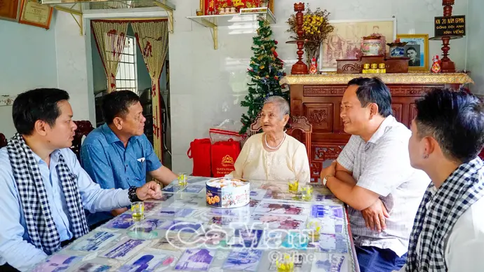 Thăm, tặng quà tri ân các Mẹ Việt Nam anh hùng