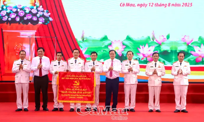 Cà Mau kỷ niệm trọng thể 80 năm Ngày truyền thống Công an Nhân dân