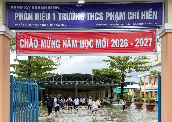 Khánh Bình cho học sinh tạm nghỉ học sáng 25/9 do ngập sâu