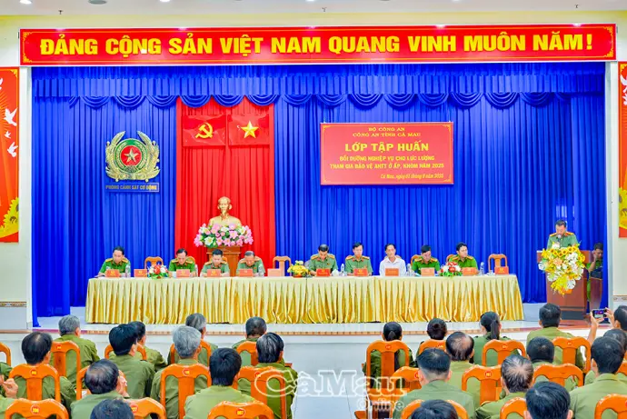 Công an Cà Mau giải đáp vướng mắc lực lượng an ninh trật tự cơ sở