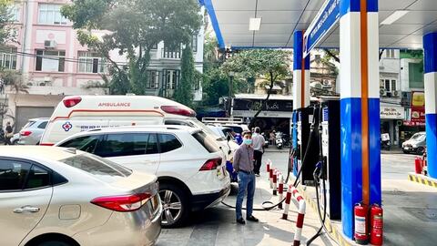 Giá xăng giảm hơn 500 đồng, giá dầu giảm sâu hơn 1.000 đồng/lít