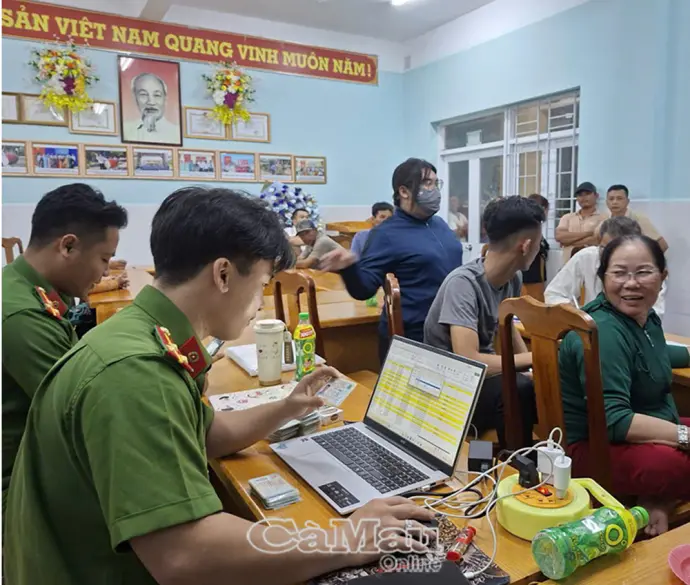 Công an cơ sở chung sức trao quà Tết Độc lập đúng, đủ, kịp thời