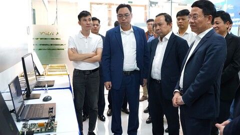 Bộ trưởng Nguyễn Mạnh Hùng: Muốn ra thế giới, trước hết phải làm chủ sản phẩm chiến lược