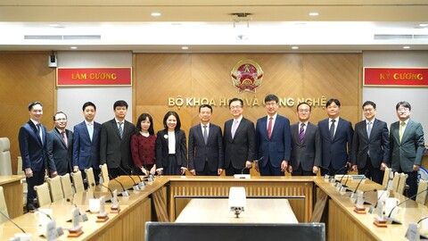 Samsung khẳng định cam kết lâu dài tại Việt Nam: Mở rộng đào tạo, tăng liên kết chuỗi cung ứng