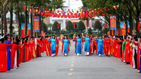 Phụ nữ Lào Cai thi đua làm theo lời Bác