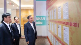 Đảng ta muôn vạn tấm lòng niềm tin