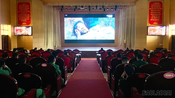 Bộ Chỉ huy Quân sự tỉnh tổ chức sinh hoạt chính trị thông qua trình chiếu phim “Mưa đỏ”