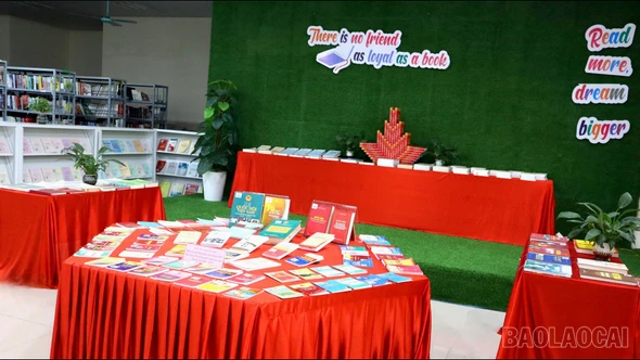 Thư viện tỉnh Lào Cai trưng bày ấn phẩm chào mừng cuộc bầu cử đại biểu Quốc hội khóa XVI và đại biểu HĐND các cấp nhiệm kỳ 2026 - 2031