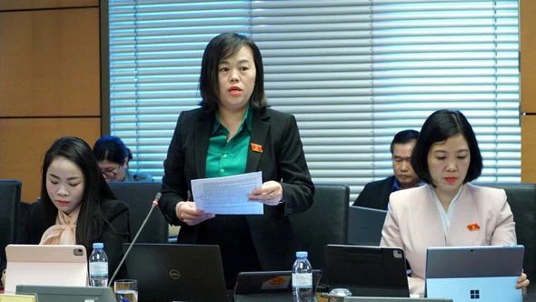 Đoàn Đại biểu Quốc hội tỉnh Lào Cai thảo luận tổ về dự thảo văn kiện trình Đại hội XIV của Đảng