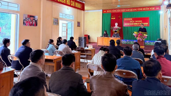 Chánh Văn phòng Tỉnh ủy An Hoàng Linh dự sinh hoạt chi bộ thường kỳ tại thôn Lương Thiện