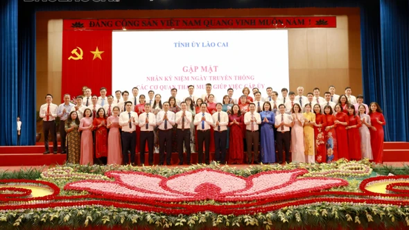 Kỷ niệm 95 năm Ngày truyền thống Văn phòng cấp ủy (18/10/1930 - 18/10/2025): Trung thành, tận tụy, chuyên nghiệp và sáng tạo