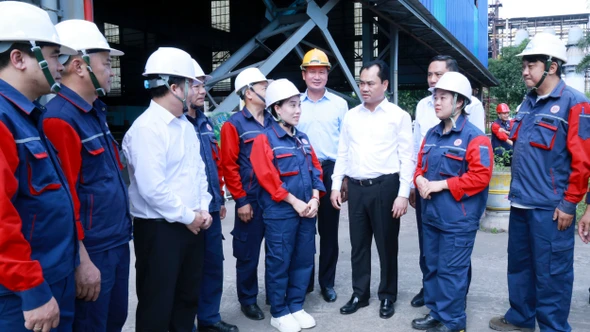 Bí thư Tỉnh ủy Trịnh Việt Hùng và Đoàn công tác Tỉnh ủy kiểm tra tại Khu công nghiệp Tằng Loỏng và dự án Cảng hàng không Sa Pa