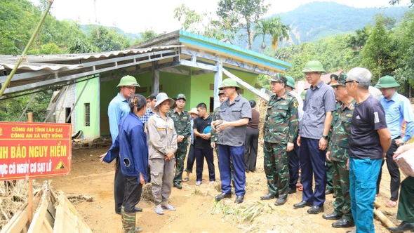Phó Thủ tướng Chính phủ Trần Hồng Hà kiểm tra công tác khắc phục thiệt hại bão số 10 tại tỉnh Lào Cai