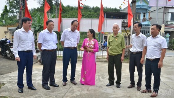 Trưởng thôn gương mẫu làm theo lời Bác