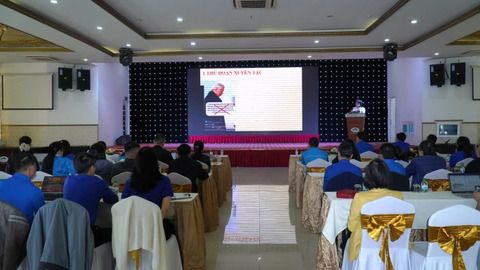 Bồi dưỡng nghiệp vụ công tác cho cán bộ đoàn cơ sở