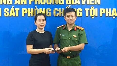 Công an phường Gia Viên tìm lại 50 triệu đồng đánh rơi trên phố cho người dân
