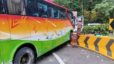 Xe buýt chở du khách Việt Nam gặp nạn tại Malaysia