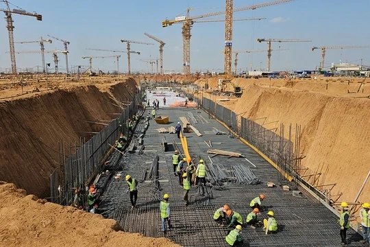 Thi công xuyên lễ ở sân bay Long Thành