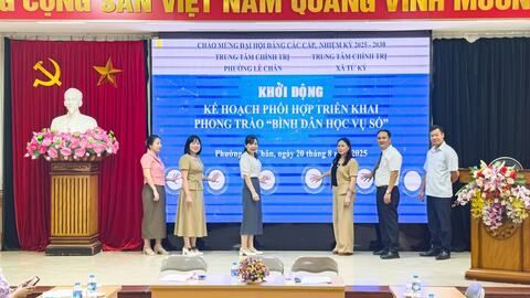 Phối hợp trang bị kỹ năng số cho cán bộ từ phong trào 'Bình dân học vụ số'