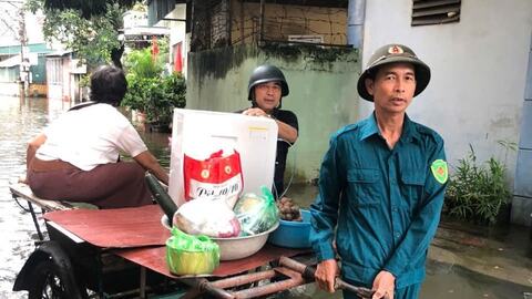 Hàng xóm 'tắt lửa tối đèn' có nhau