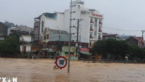 Đỉnh lũ trên sông Thái Bình (Hải Phòng) lên mức báo động 2, báo động 3