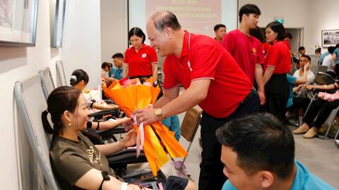 Cán bộ, hội viên, tình nguyện viên chữ thập đỏ hiến 284 đơn vị máu