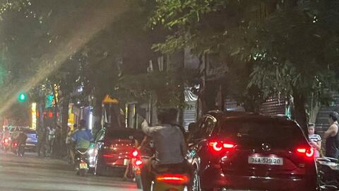 Một ngôi nhà ở phường Thành Đông bốc cháy dữ dội