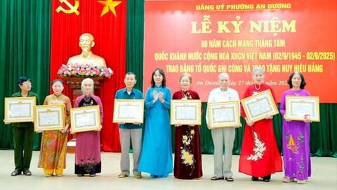 Hải Phòng trao tặng Huy hiệu Đảng cho 2.668 đảng viên dịp Quốc khánh