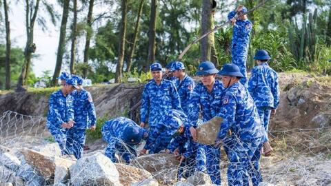 Bộ Tư lệnh Vùng Cảnh sát biển 1 giúp nhân dân phòng chống cơn bão số 5