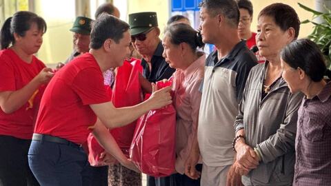 520 suất quà đến với hộ khó khăn phường Ngô Quyền